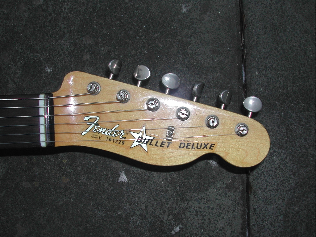 Fender_Bullet_1981-Head